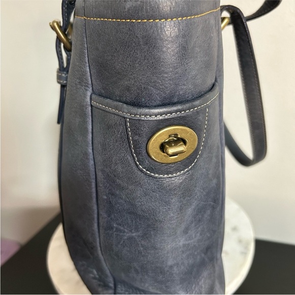 Coach Vintage 2005 Leatherware Tote in Navy Blue Leather – Style 1941 Collection - Picture 6 of 10